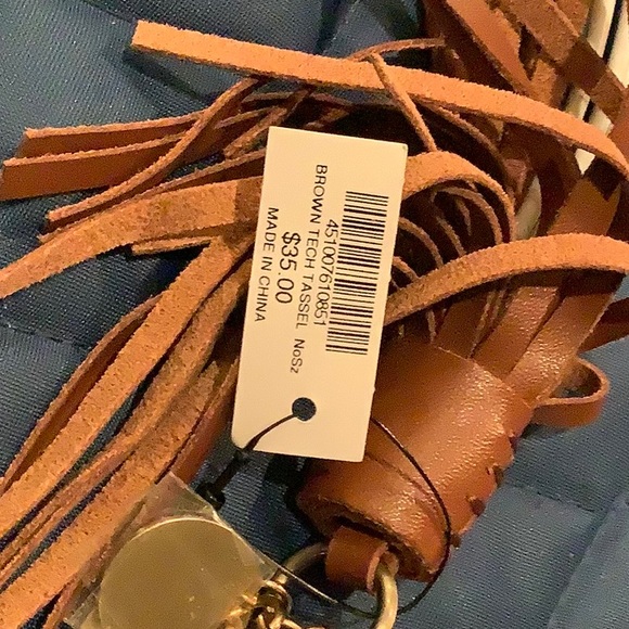 😊New from Chico’s a brown Tech Tassel that will attach to your purse or pouch - Picture 2 of 2